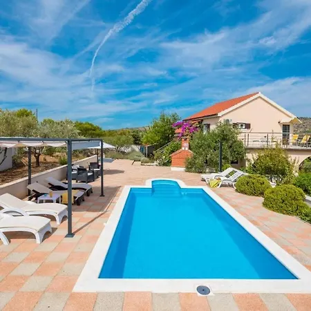 Villa Bravura
