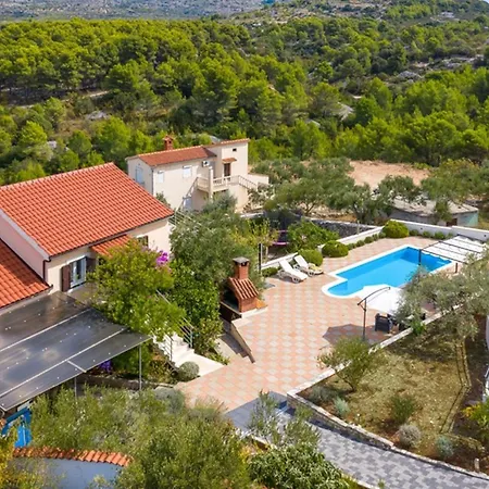 Villa Bravura