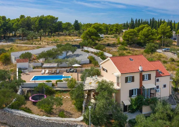 Villa Bravura *