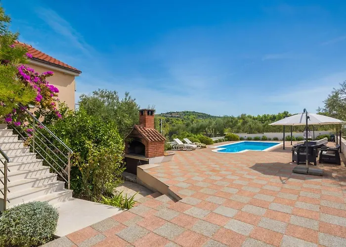 Villa Bravura *